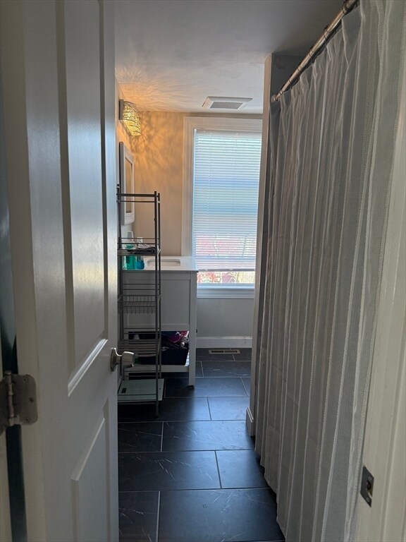 Building Photo - 86 Oak St