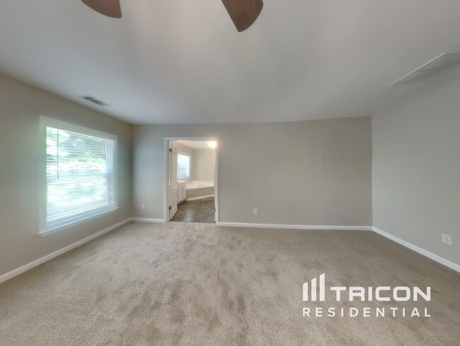 Building Photo - 5371 Lakerock Dr SW