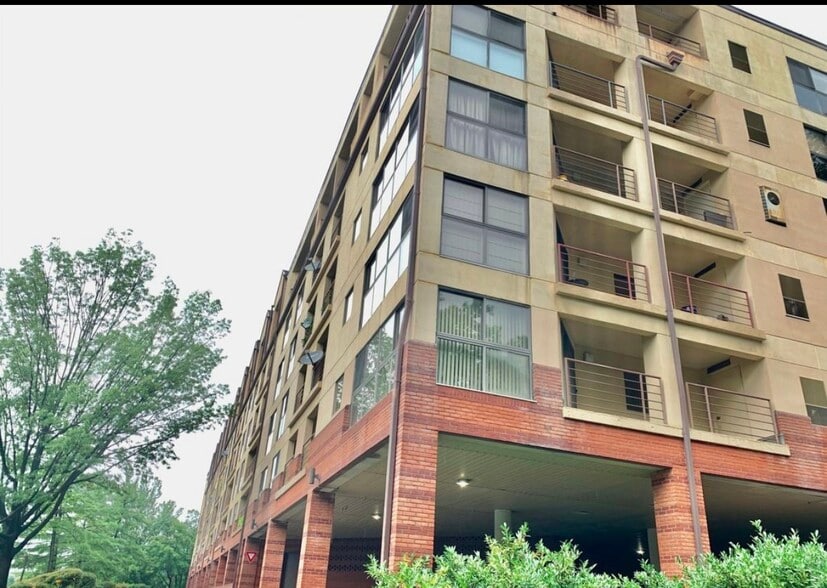 Building Photo - 1040 Deer Ridge Dr
