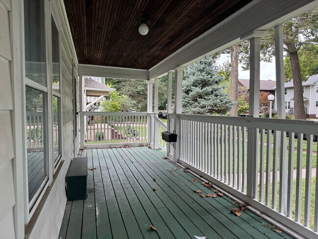 Building Photo - 1004 S Busey Ave