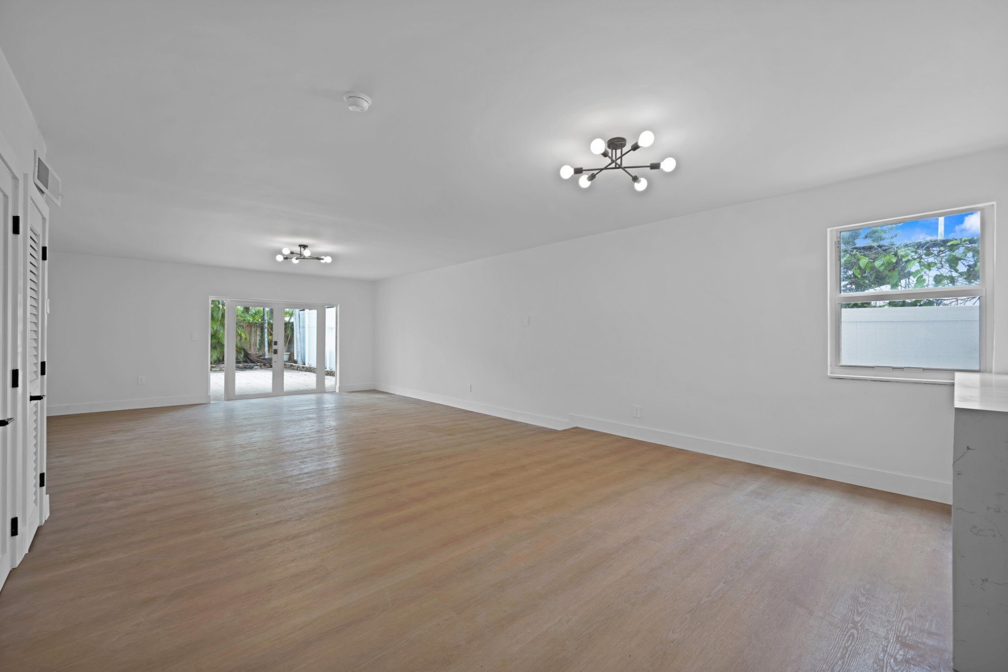 Building Photo - 13514 NE 23rd Pl