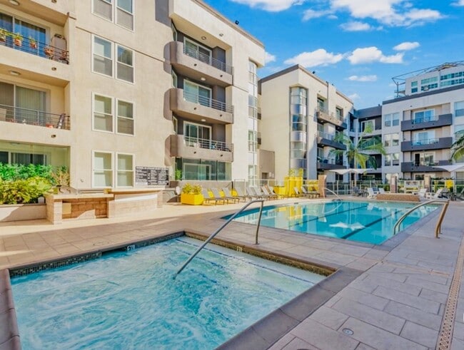 Building Photo - 13603 Marina Pointe Dr
