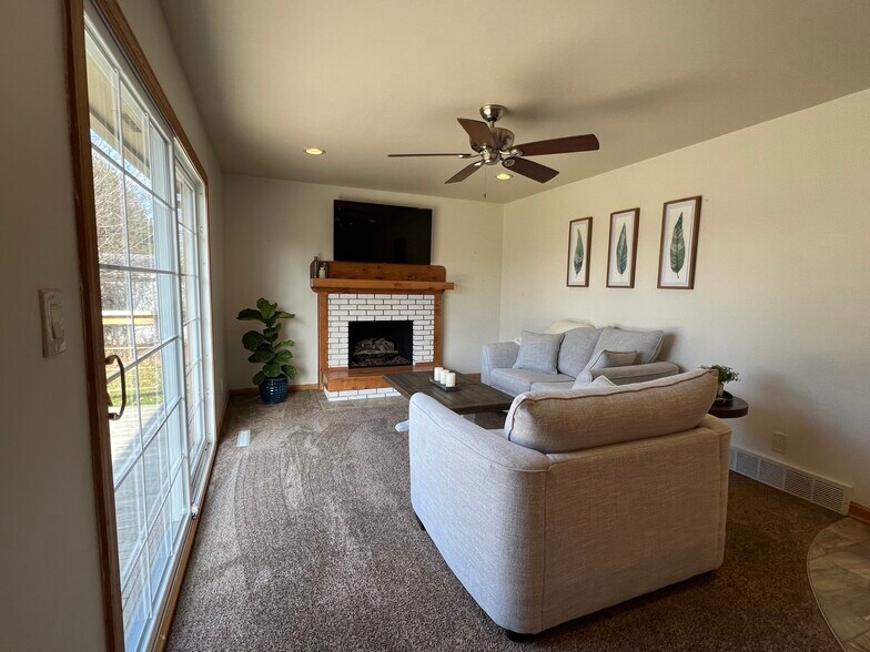 Building Photo - 10032 Shadyhill Ln