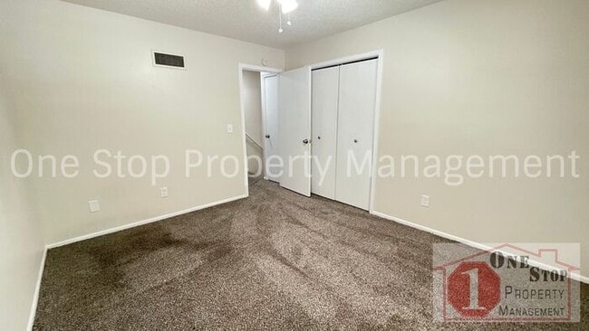 Building Photo - Beutiful duplex 2-bedroom, 1-bath in Blue ...