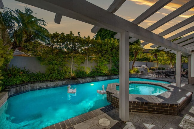 Primary Photo - 3672 Seascape Dr
