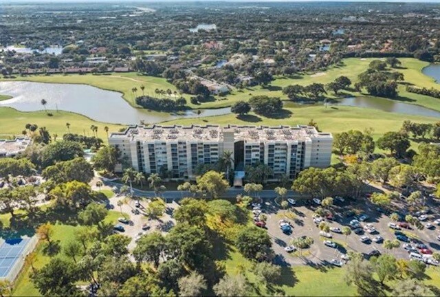 Building Photo - 16300 Golf Club Rd