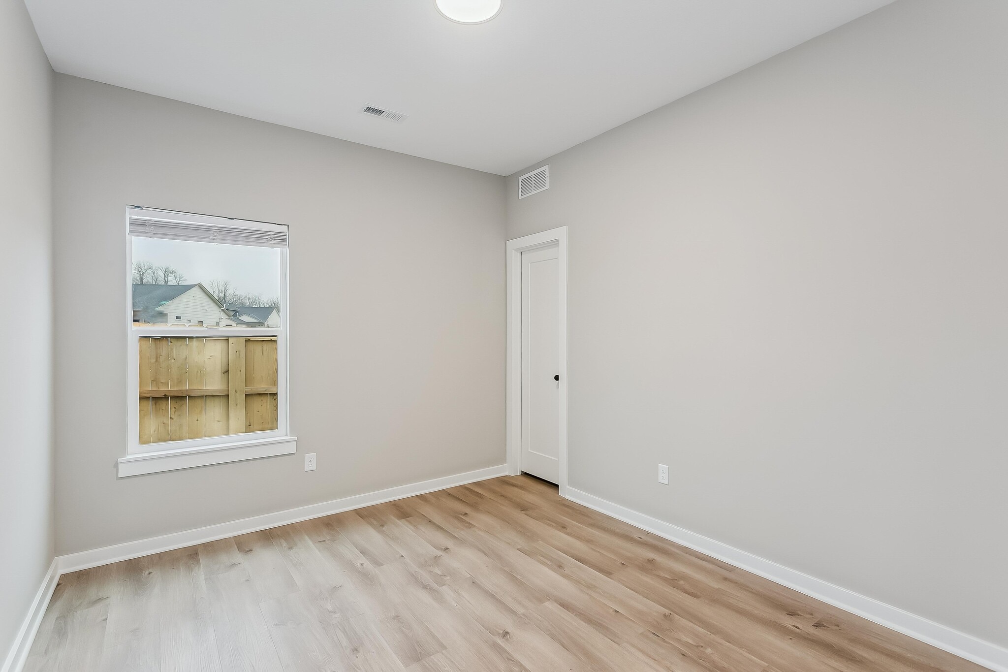 Building Photo - 917 S Logan St