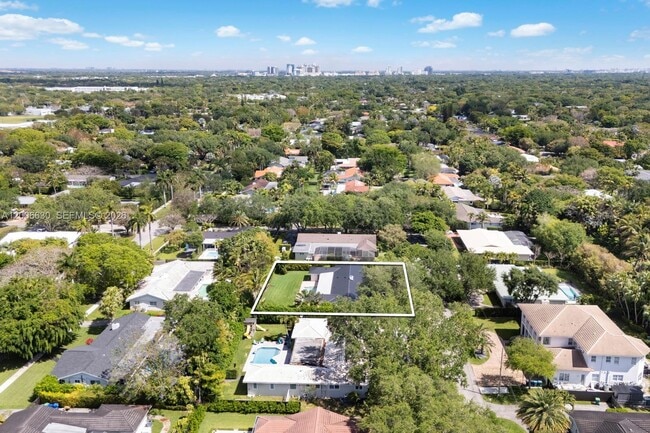 Building Photo - 13050 SW 71st Ave