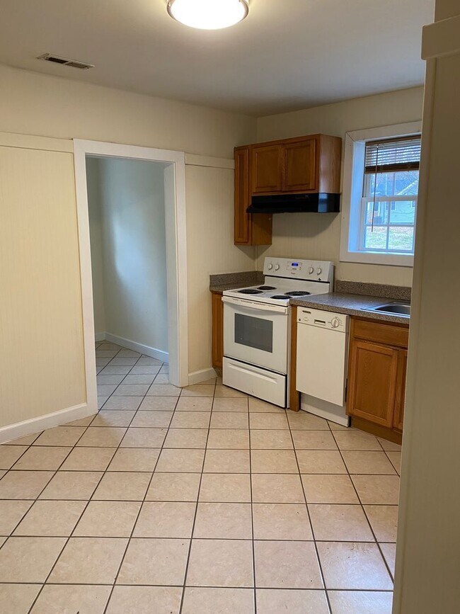 Building Photo - 2700 E Belt Blvd