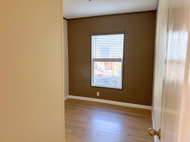 Building Photo - 709 N Power Glide Way