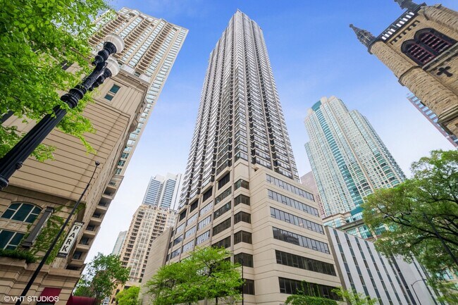 Primary Photo - 30 E Huron St