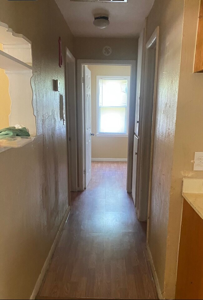 Building Photo - 12704 NE 40th St