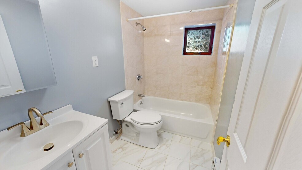 Building Photo - 175 W Wyoming Ave