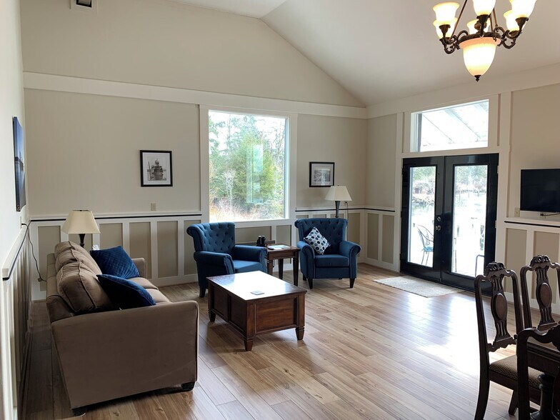 Living Room - 957 Steamboat Slough Rd