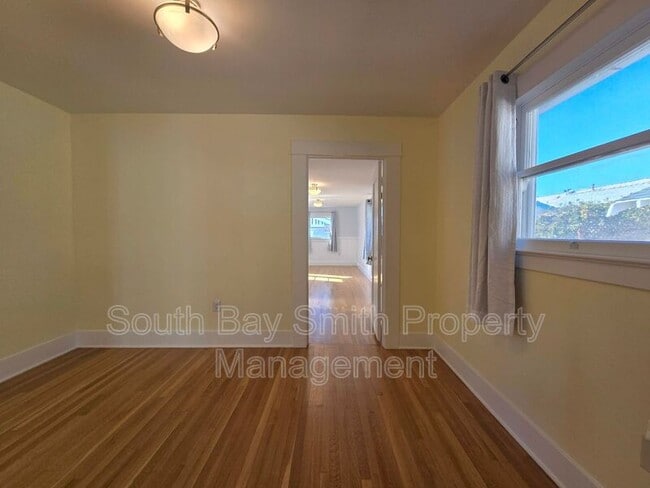 Building Photo - 223 S Guadalupe Ave