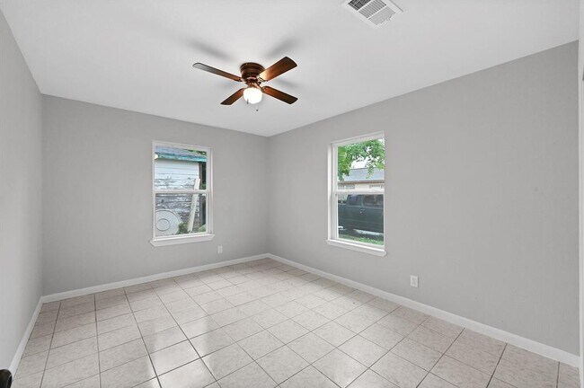 Building Photo - 1925 Ojeman Rd