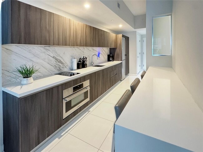 Building Photo - 851 NE 1st Ave