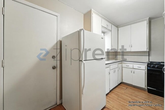 Building Photo - 151 W 18th St