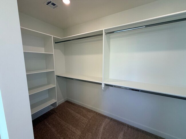 Building Photo - Beautiful Brand new 4 bedroom, 2.5 bathroom home in St George!