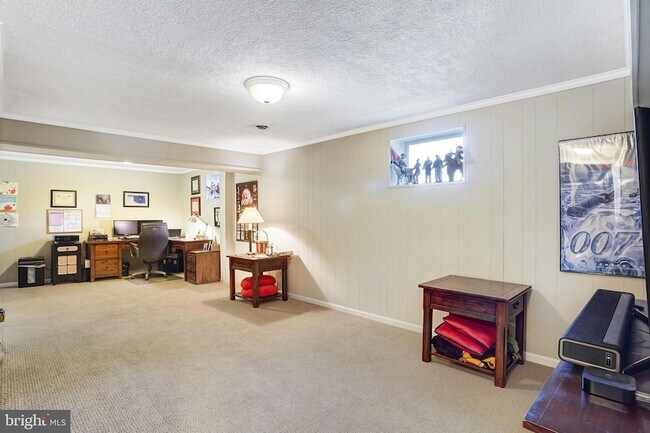 Building Photo - 6302 Shiplett Blvd