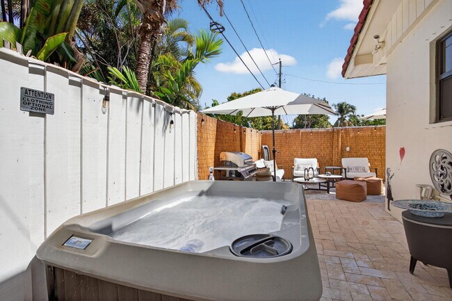 Building Photo - 1501 NE 7th Ave