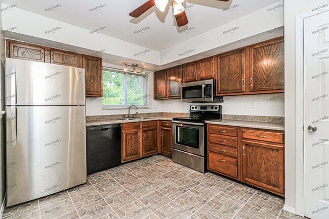 Building Photo - 1438 Friar Tuck Ln