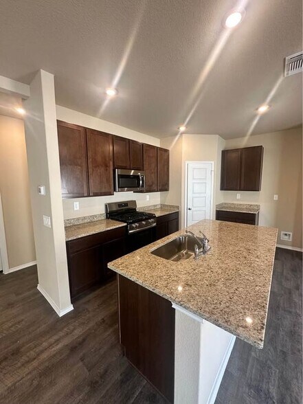 Building Photo - 2019 Marshall Mnrs