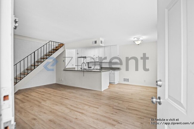 Building Photo - 5730 Allen Ave