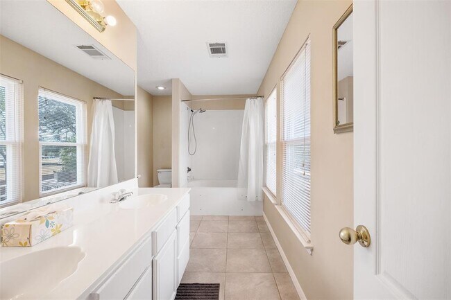 Building Photo - 2507 Byfield Dr