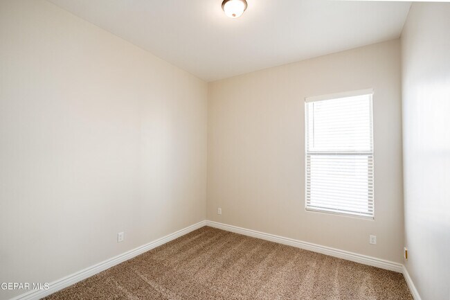 Building Photo - 13368 Emerald Glass Dr