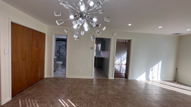 Building Photo - 211 Linden Ave