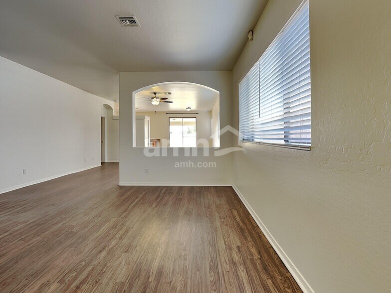 Building Photo - 11170 W Almeria Rd