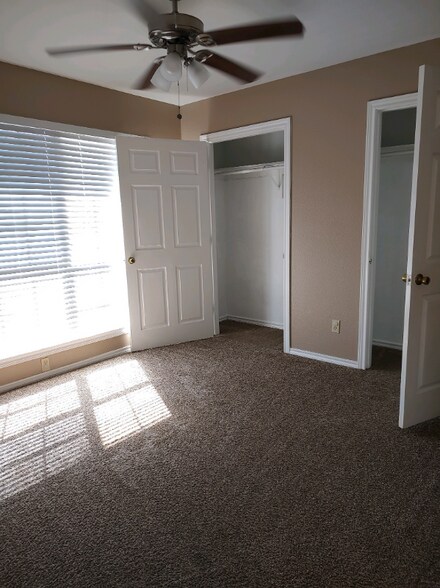 Building Photo - 105 Henson Ct