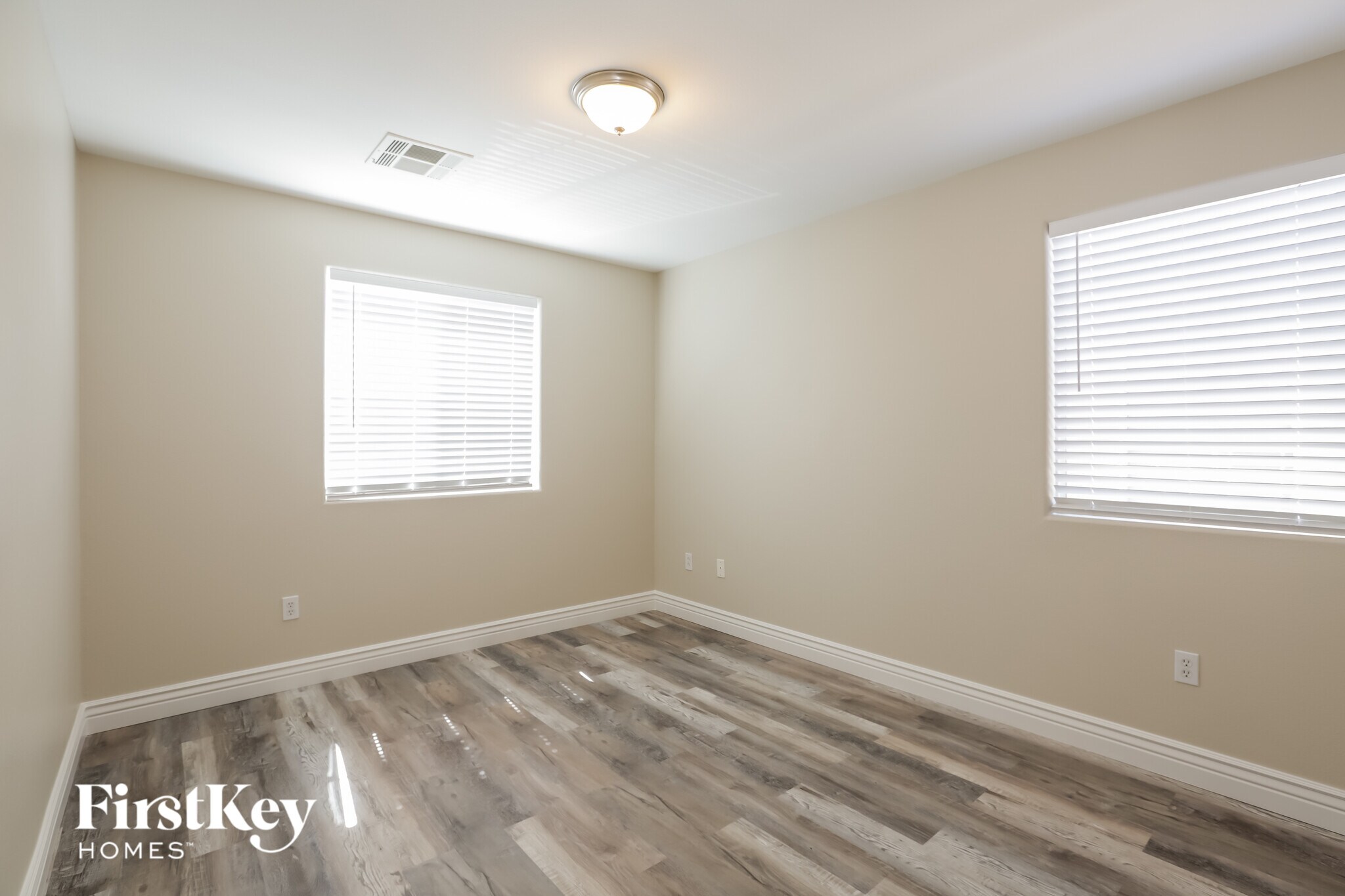 Building Photo - 5681 Woods Crossing St