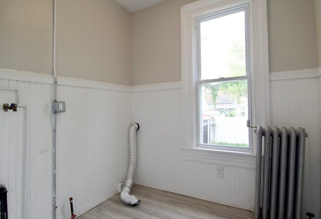 Building Photo - 58 Howes St