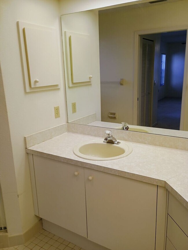 Building Photo - 2 bedroom 2 bathroom Large House for rent ...