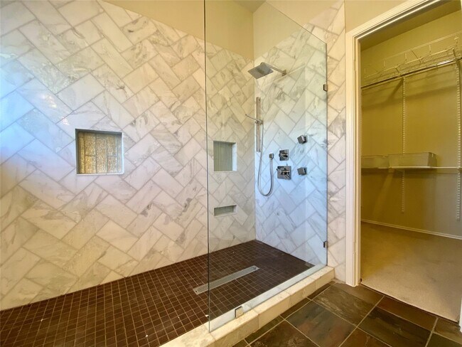 Building Photo - 4402 Everest Ln