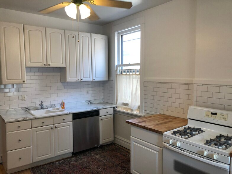 Kitchen - 1233 W Newport Ave