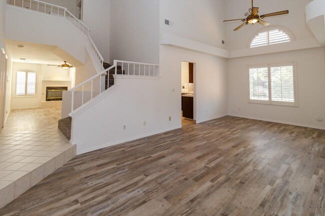 Building Photo - Beautifully Updated 4/2.5 near Woodward Park