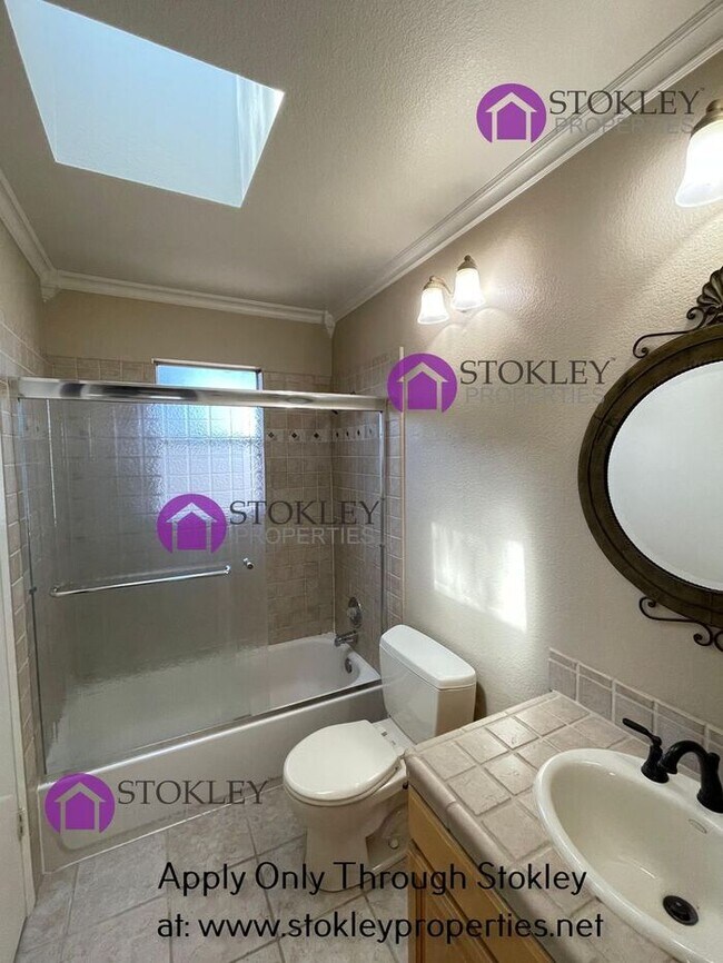 Building Photo - 249 Kingston Way