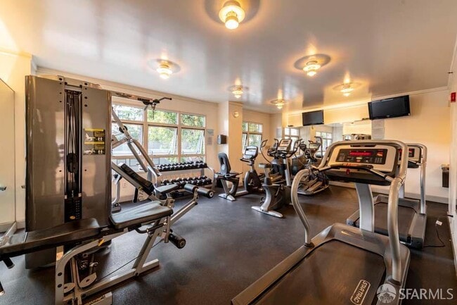 Building Photo - 403 Main St