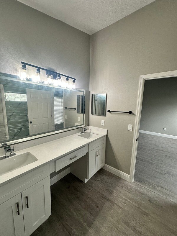 Building Photo - 3019 Bloomsbury Dr