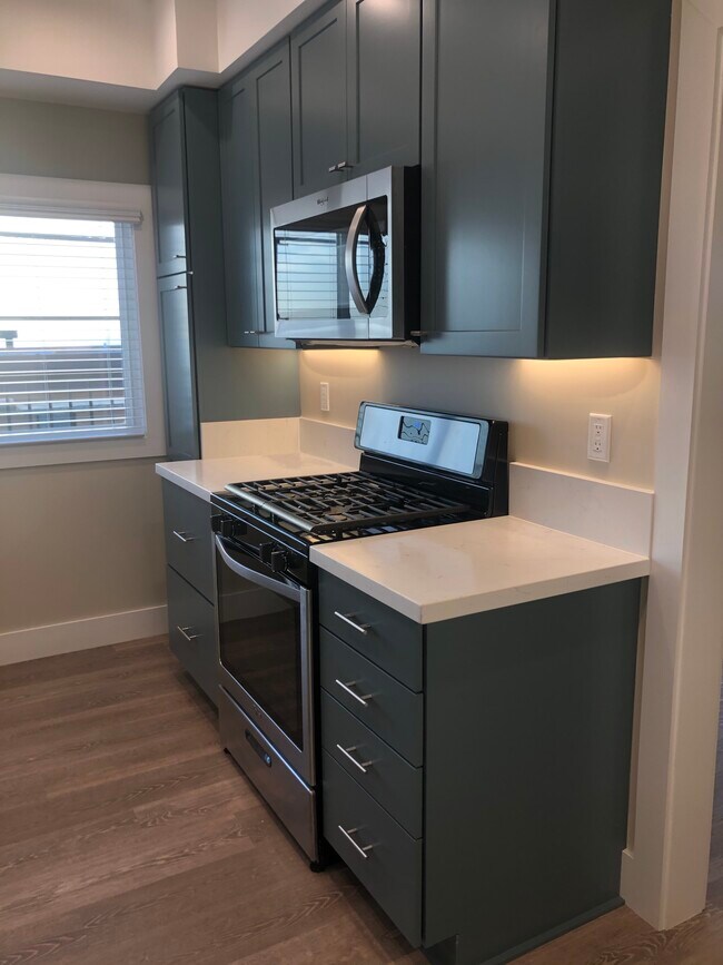 Building Photo - 2806 Ocean Dr