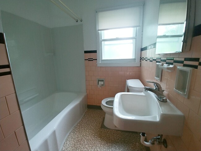 Building Photo - 2br House | Mt. Healthy |  Great Neighborhood