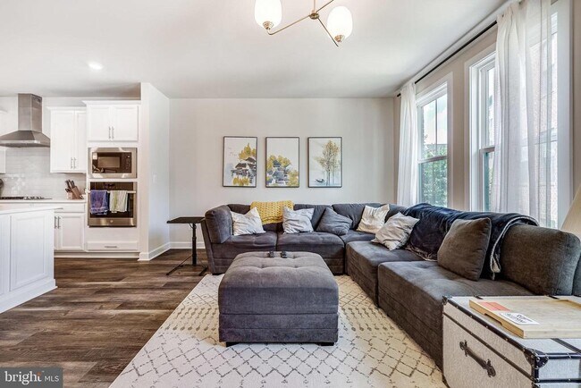 Building Photo - 2335 Water Promenade Ave