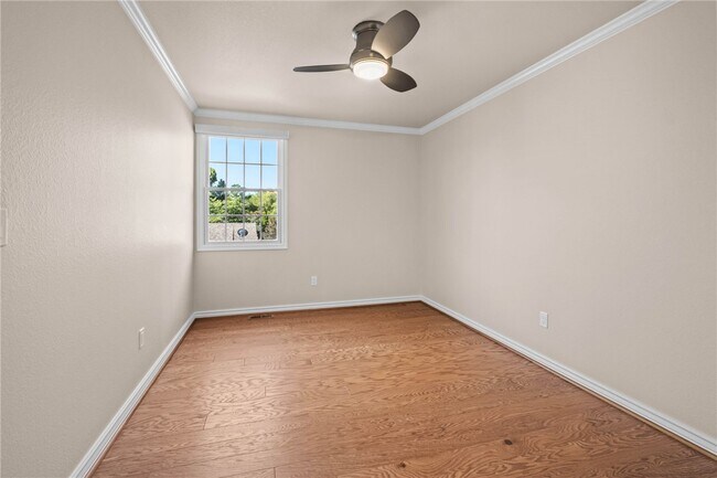 Building Photo - 27 S Prairie Dunes Dr