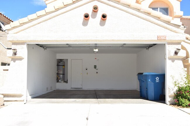 Building Photo - NORTHWEST - 2 STORY HOME - 4 BEDROOMS
