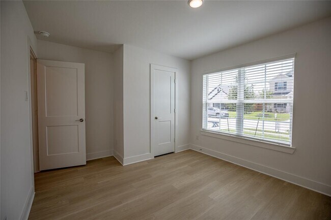 Building Photo - 8622 Sun Coral Dr
