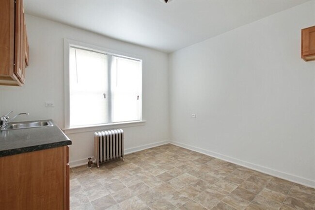 Building Photo - 8256 S Loomis