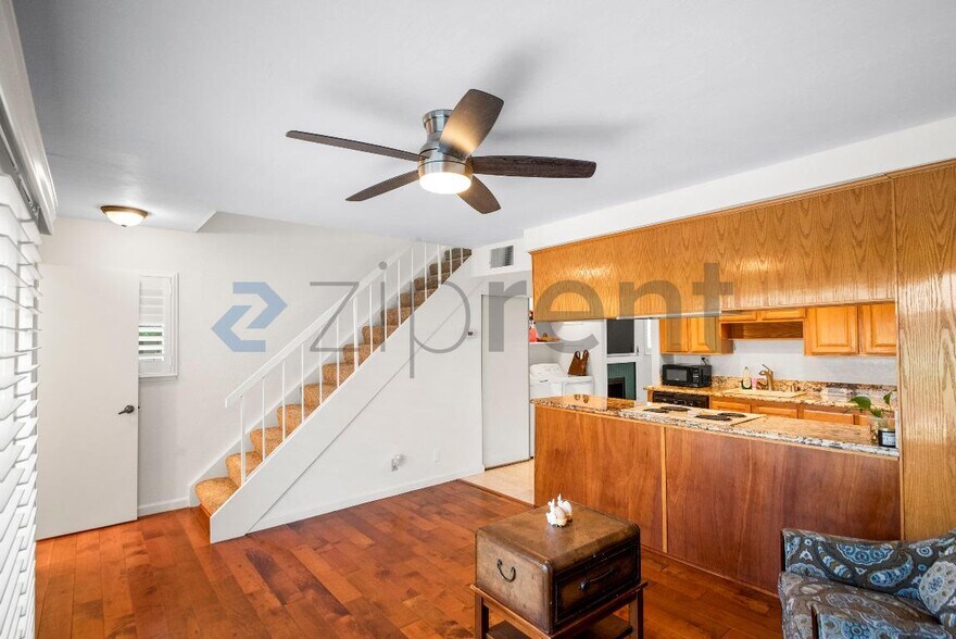 Building Photo - Unit